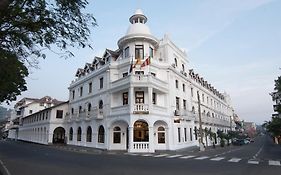 Queen's Hotel